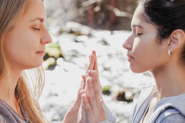 Seelenverträge lösen – Was hinter dem Begriff steckt und wie er spirituell interpretiert wird
